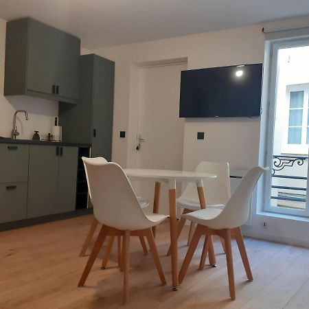Saint-Germain-En-Laye: Grand Studio En Centre Ville A 2 Minutes Du Rer Bagian luar foto
